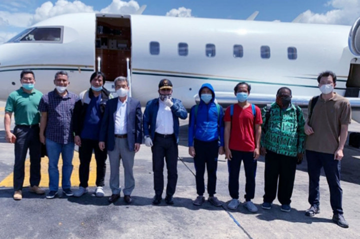 Tiga WNI tersebut berhasil dibebaskan melalui silent operation (operasi senyap/rahasia). Operasi senyap dipimpin langsung oleh Dubes RI di Abuja HE. Marsda TNI (Purn) Usra Hendra Harahap bekerja sama dengan KBRI di Paris, Konsulat Kehormatan RI di Gabon, serta Kedubes Korsel di Abuja dan Libreville.