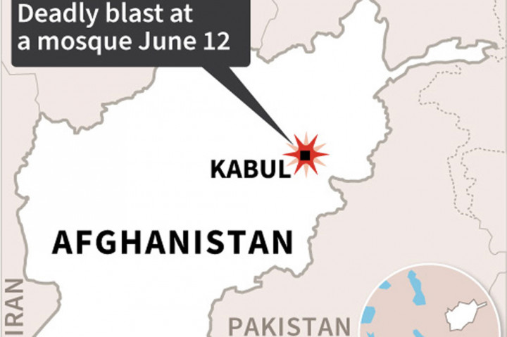 Sedikitnya empat orang tewas setelah ledakan bom mengguncang salah satu masjid di Kabul saat salat Jumat berlangsung, Jumat, 12 Juni 2020. Ledakan tersebut juga mengakibatkan beberapa orang terluka.