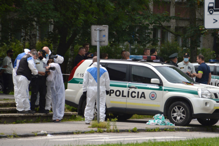 Juru bicara National Labor Inspectorate (NIP), Ladislav Kerekes, menyebutkan bahwa wakil kepala sekolah tewas akibat luka serius yang dideritanya ketika mencoba menghadang pelaku yang menyerang para murid. Sementara lima orang yang terluka termasuk seorang guru, dua anggota kepolisian, dan dua murid.