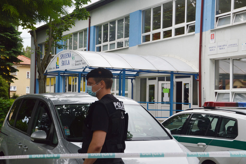 Polisi masih mendalami motif pelaku yang diidentifikasi sebagai seorang pria berusia 22 tahun, dan merupakan mantan siswa di sekolah tersebut.  Kepala Kepolisian Slovakia Milan Lucansky mengatakan pemuda itu tampaknya telah berjuang dengan masalah kesehatan mental. 