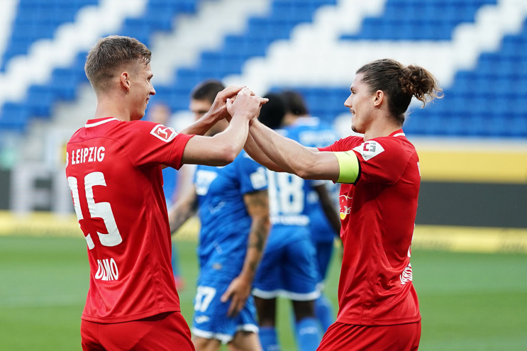 Pemain Spanyol itu menggandakan keunggulan Leipzig dua menit kemudian. Ia menerima bola sundulan Marcel Sabitzer untuk kembali menaklukkan kiper Oliver Baumann. Skor 2-0 bertahan hingga jeda.