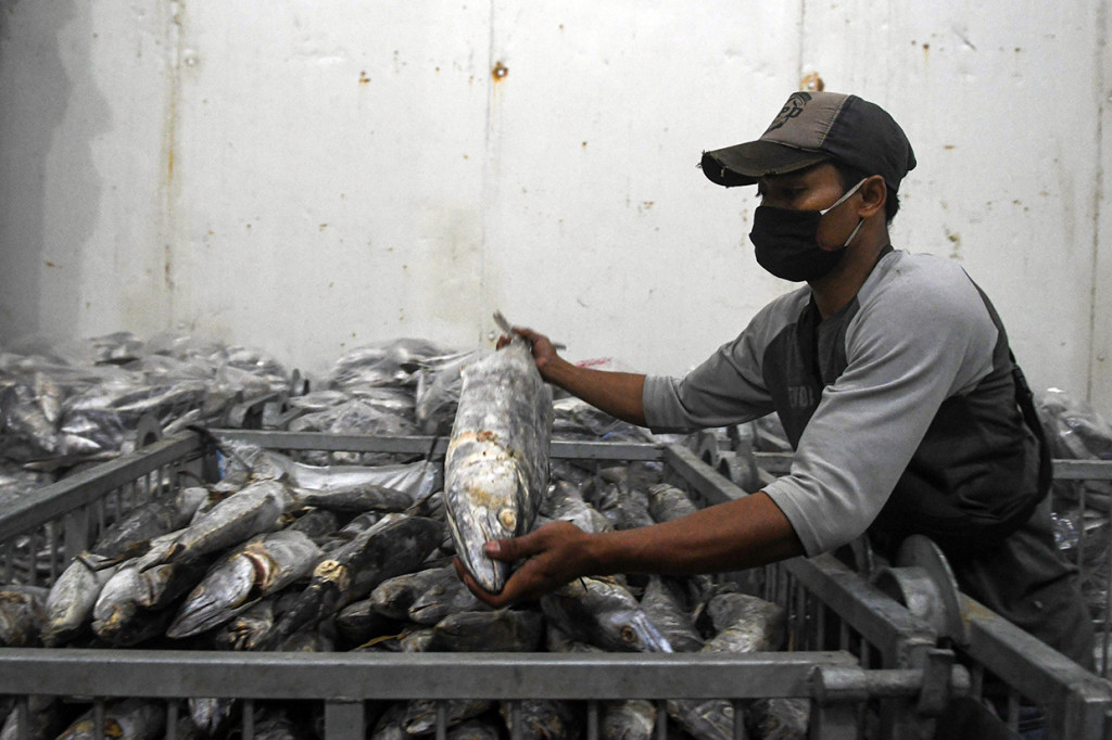 Sebanyak 27 ton ikan tengiri dan layur yang akan diekspor menuju Dongguan, Tiongkok tersebut merupakan tahap awal saat pandemi covid-19, kolaborasi dari PT Andalan Ekspor Indonesia yang bekerjasama dengan Rumah Perubahan Rhenald Khasali. 