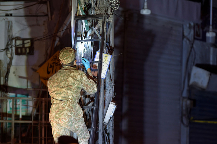 Tidak ada kelompok yang mengaku bertanggung jawab atas ledakan tersebut. Hassan mengatakan itu adalah upaya terorisme terorganisir.