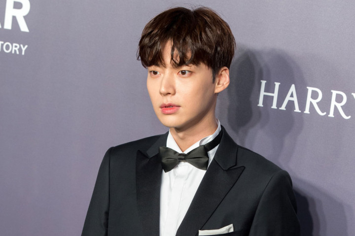 Aktor Park Seo Joon rajin menjalani latihan di 'gym' untuk persiapan film terbarunya bersama aktris IU atau yang bernama asli Lee Ji Eun.