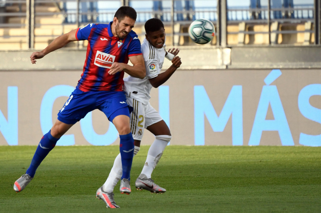 Eibar baru mampu memperkecil ketinggalan menjadi 3-1 pada menit ke-60 melalui Pedro Bigas.