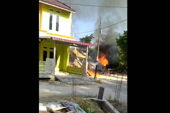 Belum diketahui penyebab pesawat tersebut mengalami kecelakaan. Namun informasi terakhir, pilot berhasil melontarkan diri dari pesawat menggunakan kursi lontar. MI/Rudi Kurniawansyah