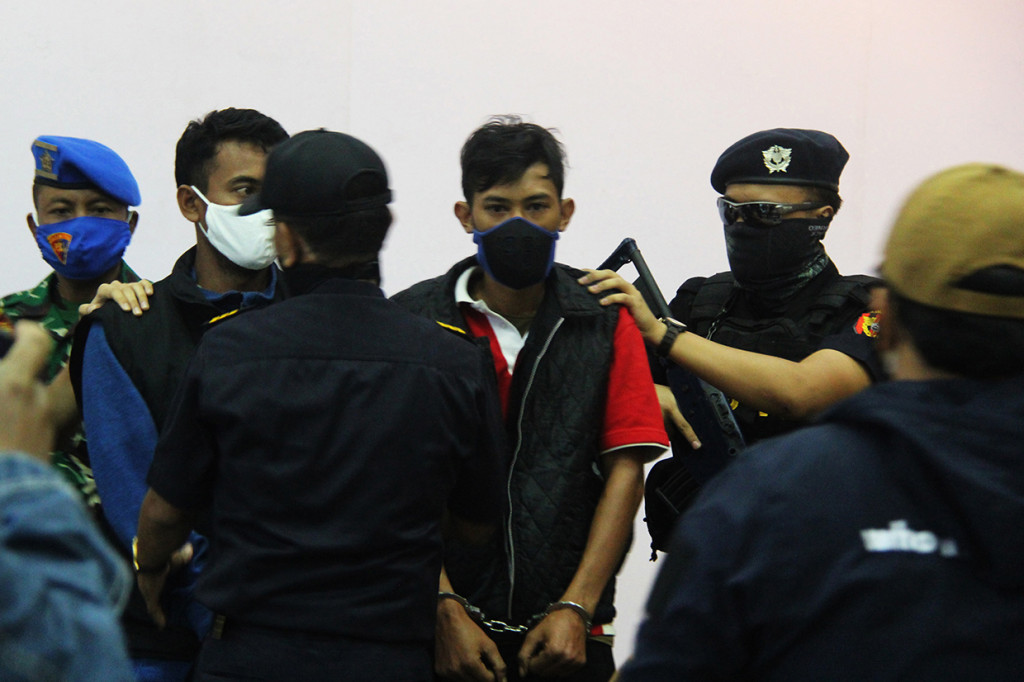 Otoritas kepabeanan dan Pomal Lanal Dumai berhasil menggagalkan penyelundupan 32,196 Kg narkotika jenis sabu dari Malaysia dan mengamankan dua tersangka, satu tersangka lainnya berhasil melarikan diri di sekitar perairan Tanjung Leban Bengkalis pada Sabtu, 13 Juni 2020, siang.