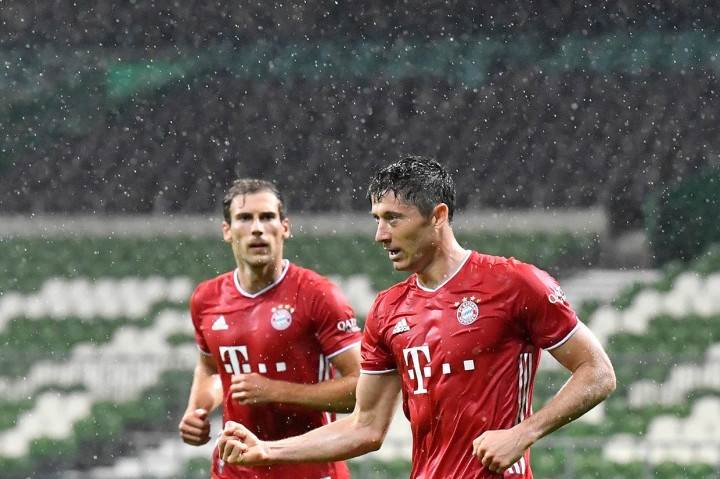 Lewandowski melakukan selebrasi usai menjebol gawang Bremen.