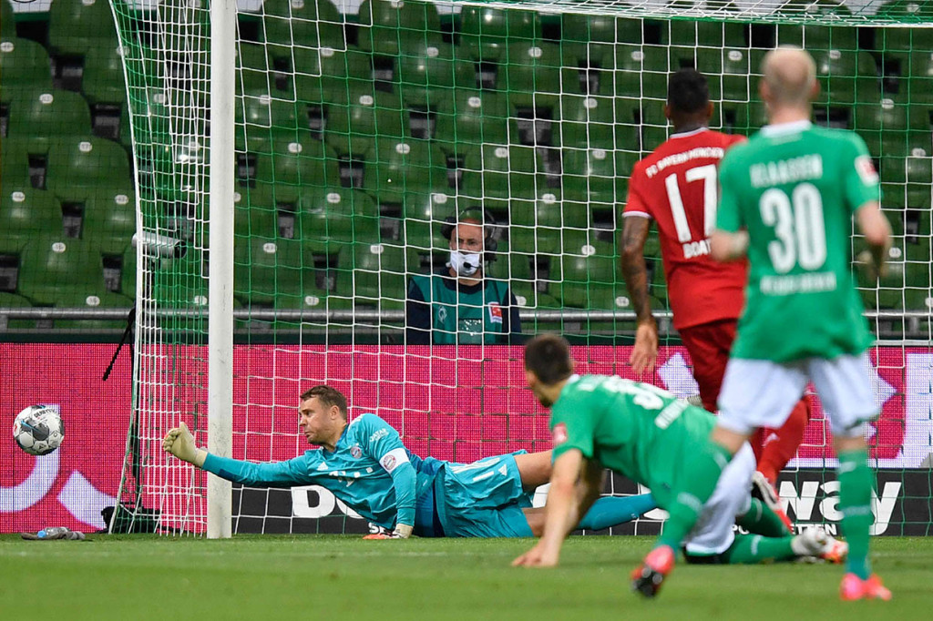 Tim peringkat ke-17 Werder Bremen berusaha keras mendapatkan hasil positif untuk memperbesar peluang bertahan di Liga Jerman. Upaya tersebut mereka perlihatkan saat Maximilian Eggestein melepaskan tembakan melebar.