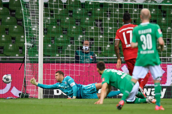 Tim peringkat ke-17 Werder Bremen berusaha keras mendapatkan hasil positif untuk memperbesar peluang bertahan di Liga Jerman. Upaya tersebut mereka perlihatkan saat Maximilian Eggestein melepaskan tembakan melebar.