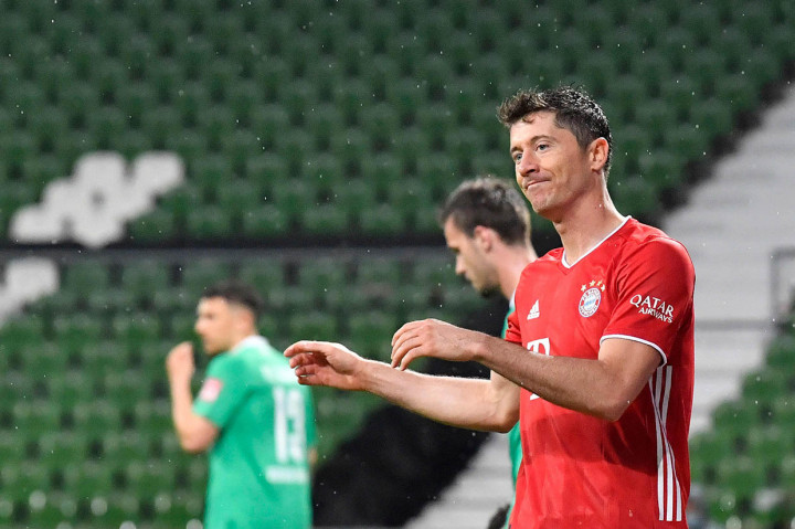 Lewandowski kembali membobol gawang Bremen pada menit ke-55. Beruntung bagi tuan rumah, gol itu tidak disahkan karena Mueller telah berada dalam posisi offside pada proses terjadinya gol tersebut.