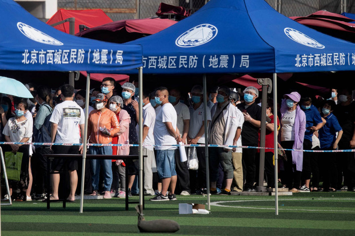 Puluhan ribu orang yang terkait dengan kluster pasar makanan grosir Xinfadi sedang dites, sementara 29 wilayah permukiman di sekitar lokasi tersebut ditutup total.