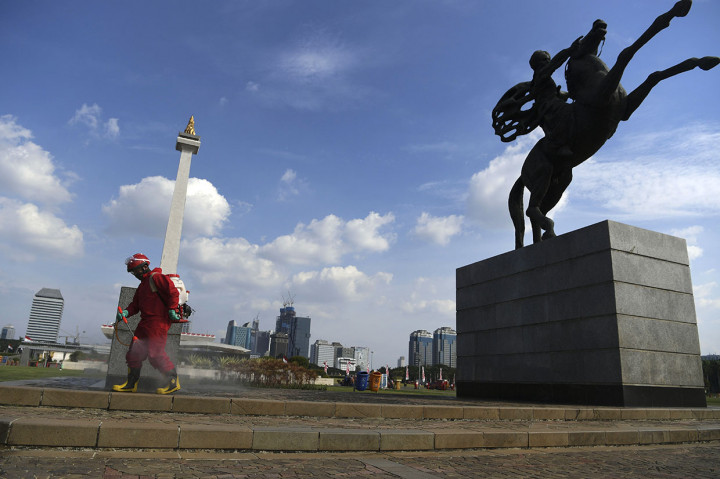 Ada empat titik yang didisinfeksi, yaitu 3 titik di kawasan bagian luar Tugu Monas dan 1 titik yaitu di dalam kawasan Tugu Monas.