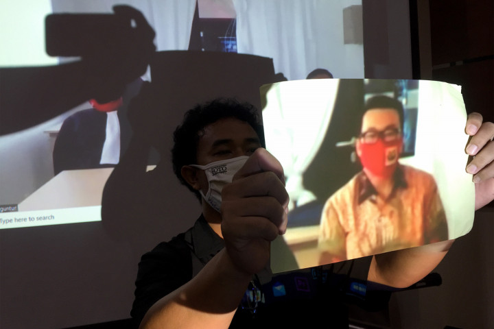 Terdakwa mantan Direktur Utama Perum Perikanan Indonesia (Dirut Perum Perindo) Risyanto Suanda dalam layar) mendengarkan pembacaan putusan terhadap dirinya dalam sidang yang digelar secara virtual di Gedung Komisi Pemberantasan Korupsi (KPK), Rasuna Said, Jakarta.