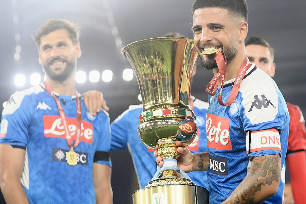 Sedangkan pertemuan terakhir di final Piala Italia melawan Juve terjadi pada 2012. Napoli sukses menggenggam kemenangan 2-0 berkat gol yang disumbangkan penalti Edinson Cavani dan Marek Hamsik.