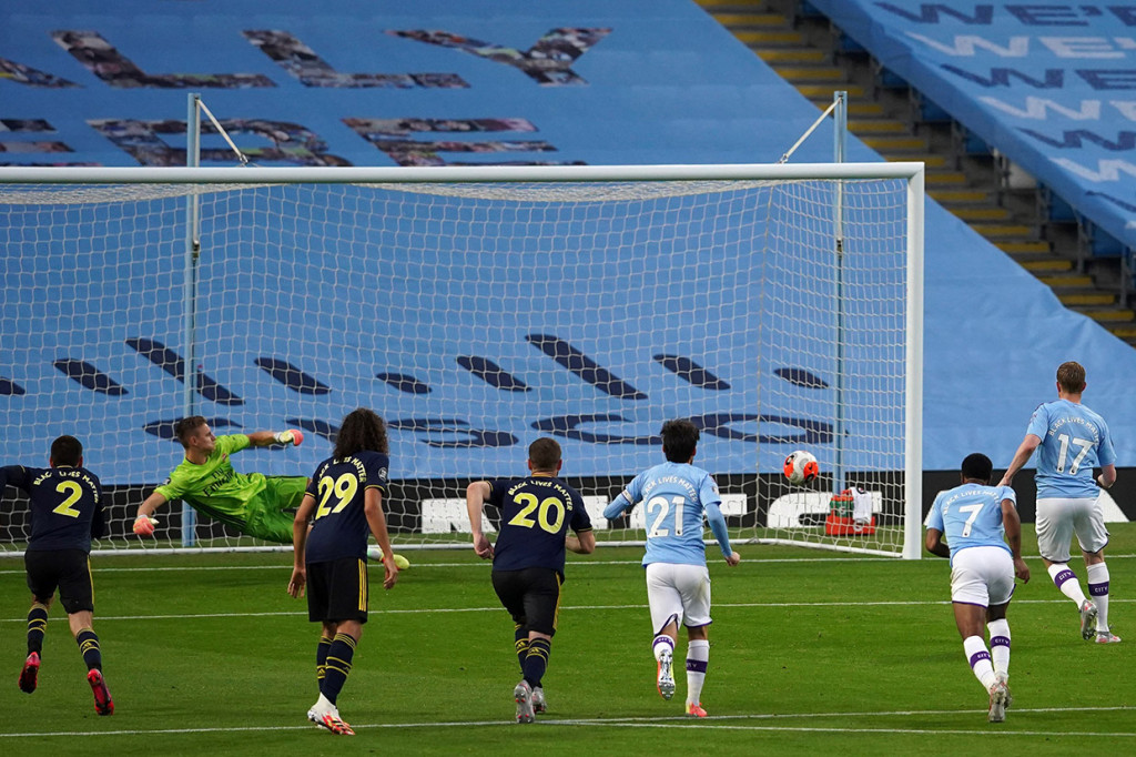 Eksekusi penalti dimanfaatkan dengan baik oleh De Bruyne yang sukses mengecoh Leno untuk menggandakan keunggulan Man City atas Arsenal pada menit ke-51 menjadi 2-0.