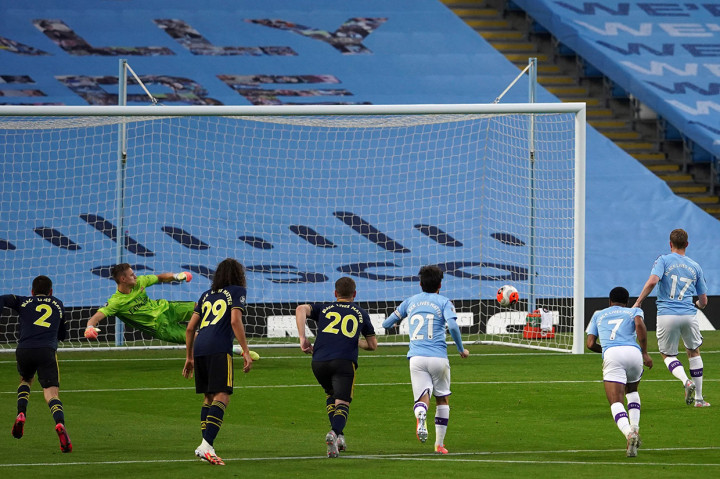 Eksekusi penalti dimanfaatkan dengan baik oleh De Bruyne yang sukses mengecoh Leno untuk menggandakan keunggulan Man City atas Arsenal pada menit ke-51 menjadi 2-0.