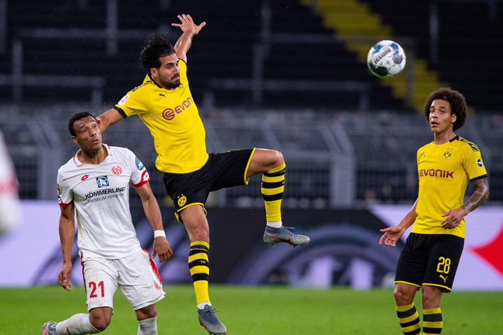 Setelah gol tim tamu, Dortmund yang mengandalkan trio Jadon Sancho, Thorgan Hazard, dan Erling Haaland tetap tumpul. Peluang terbaik yang dimiliki Dortmund sebelum turun minum lewat melalui sundulan Emre Can namun masih dapat diantisipasi Florian Mueller.