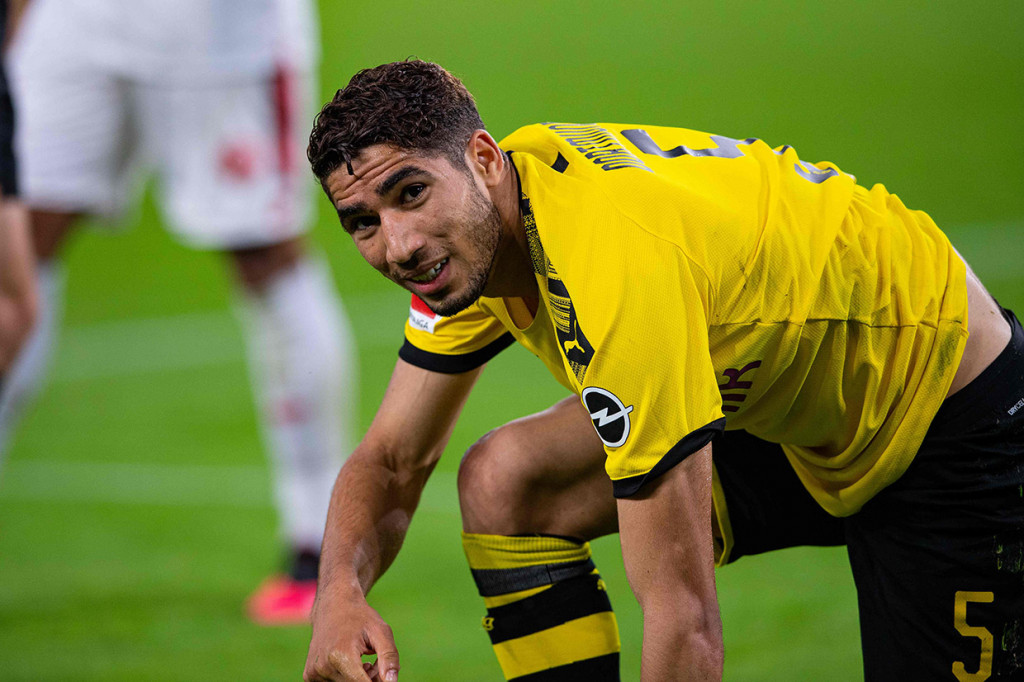 Dortmund terus berusaha mencetak gol balasan pada fase akhir pertandingan. Sepakan Julian Brandt masih melebar, sementara tendangan bebas Hakimi gagal menjebol gawang tim tamu.