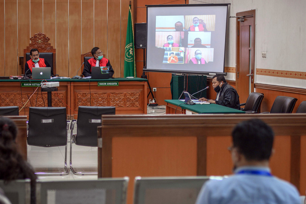 Terdakwa penusuk mantan Menteri Koordinator Bidang Politik, Hukum dan Keamanan (Menko Polhukam) Wiranto, Syahrial Alamsyah alias Abu Rara menjalani sidang pledoi atau pembelaan secara virtual di Pengadilan Negeri Jakarta Barat, Kamis, 18 Juni 2020.
