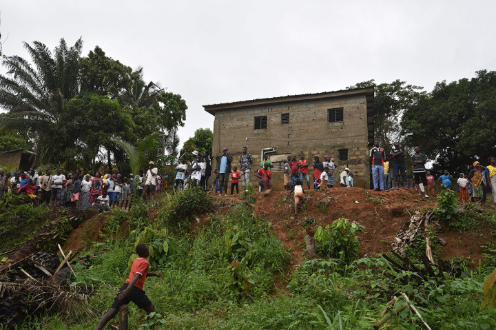 Penduduk mengatakan beberapa anak tewas atau hilang di pinggiran Anyama, utara kota pesisir itu. 