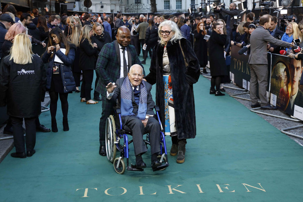 Sir Ian tenar lewat perannya sebagai Bilbo Baggins dalam trilogi 'Lord of the Rings'. Selain nominasi Oscar, ia juga dinominasikan untuk enam penghargaan British Academy of Film and Television Arts (BAFTA).
