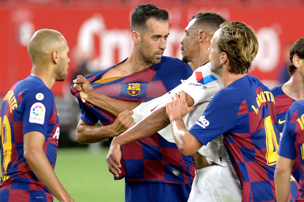 Laga seru kedua kesebelasan tersebut sempat beberapa kali diwarnai keributan antarpemain. Gelandang Barca Sergio Busquets sempat berkonfrontasi dengan gelandang Sevilla Fernando.