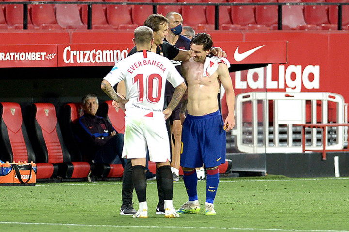 Hasil imbang tersebut membuat Barcelona kini mengumpulkan 65 poin. Poin tersebut bisa disamai Real Madrid yang baru main di kandang Real Sociedad pada Senin, 22 Juni 2020 dini hari WIB. Madrid punya keunggulan catatan 'head to head' berupa satu kemenangan dan satu hasil imbang kontra Barca musim ini, sehingga berhak menduduki posisi lebih tinggi jika memiliki total poin yang sama.