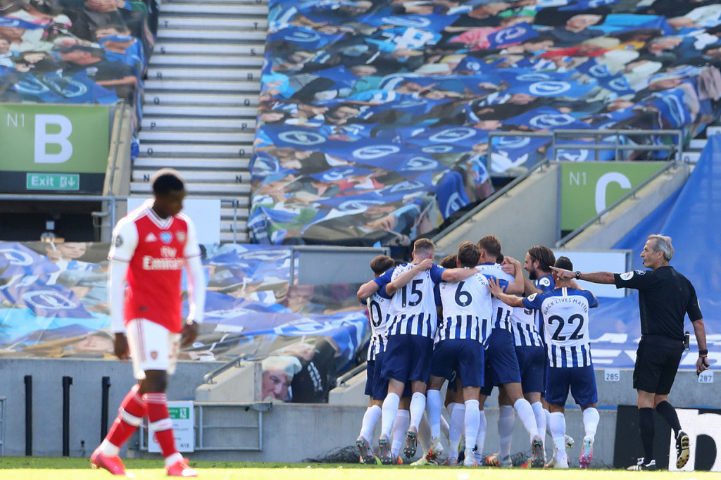 Arsenal harus menelan kekalahan di markas Brighton & Hove Albion dalam lanjutan Liga Inggris.