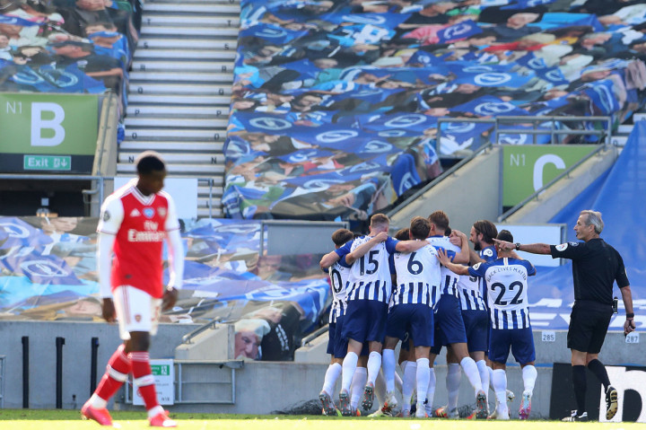 Arsenal harus menelan kekalahan di markas Brighton & Hove Albion dalam lanjutan Liga Inggris.
