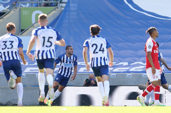 Brighton berhasil menutup laga dengan kemenangan 2-1. Neal Maupay merobek gawang Arsenal di masa injury time.

