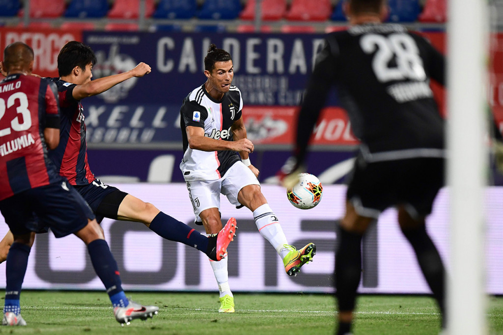 Bianconerri yang berada dalam kondisi tertekan setelah pada dua laga sebelumnya gagal mengemas gol, berpeluang membuka keunggulan saat laga baru berjalan tujuh menit. Namun sepakan Cristiano Ronaldo masih dapat ditepis kiper tuan rumah Lukasz Skorupski.