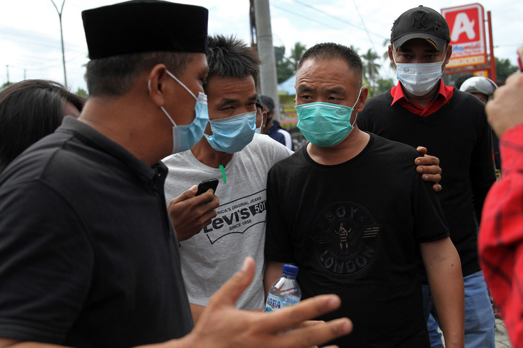 Ratusan mahasiswa yang tergabung dari beberapa elemen menggelar unjuk rasa menolak kedatangan 500 orang tenaga kerja asing (TKA) asal Tiongkok yang dipekerjakan di salah satu perusahaan pertambangan di Kabupaten Konawe, Sulawesi Tenggara.