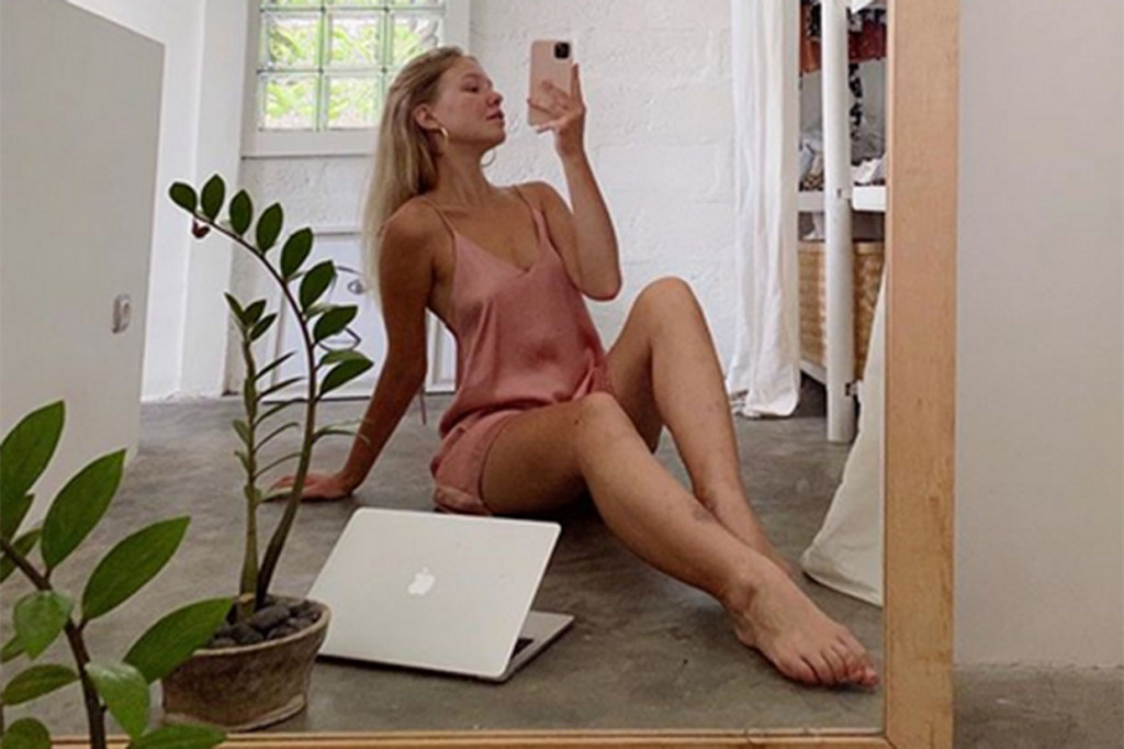 Kecelakaan bermula saat dia bersama kekasihnya Viktor Maydanovic, 30, mengendarai motor berbeda berkeliling kawasan Seminyak. Tidak diketahui penyebabnya, motor yang dikendarai Anastasia Tropitsel tiba-tiba oleng saat kecepatan tinggi dan kemudian menabrak trotoar. Anastasia Tropitsel meninggal di tempat kejadian karena luka-luka yang dideritanya.