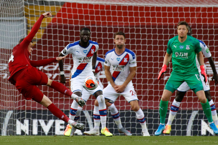 Sejak awal laga Liverpool langsung menggempur pertahanan lawan. Beberapa peluang tercipta lewat tembakan Georginio Wijnaldum dan kapten Jordan Henderson namun masih belum menemui sasaran. Lantas pada menit ke-16, peluang emas Roberto Firmino masih bisa diamankan kiper Wayne Hennessey.