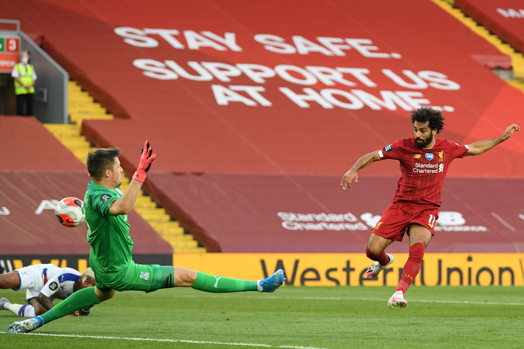 Di akhir babak pertama Liverpool berhasil menggandakan keunggulan ketika umpan lambung terukur Fabinho bisa dikejar Salah dan diselesaikan dengan dingin di hadapan Hennessey. Keunggulan 2-0 Liverpool bertahan hingga turun minum.