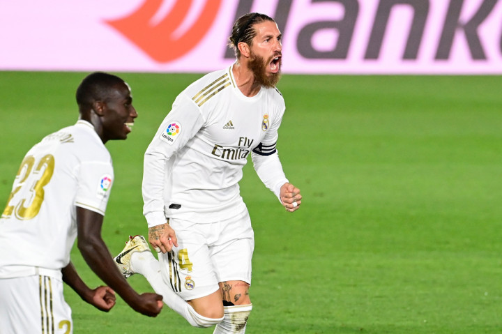 Sergio Ramos melakukan selebrasi usai mencetak golke gawang Real Mallorca.