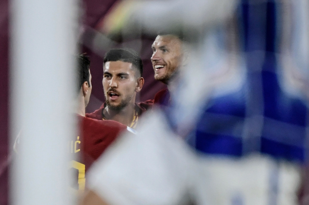 Dzeko mencetak gol pada menit ke-64 dengan memanfaatkan Lorenzo Pellegrini. 