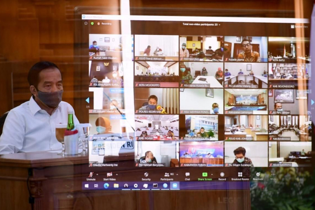 Presiden meminta agar dilakukan pengendalian kasus korona dalam dua pekan ke depan secara bersama-sama dan terintegrasi. Jokowi ingin seluruh kepala daerah dan Gugus Tugas Percepatan Penanganan Covid-19 berperan mengatasi masalah tersebut.