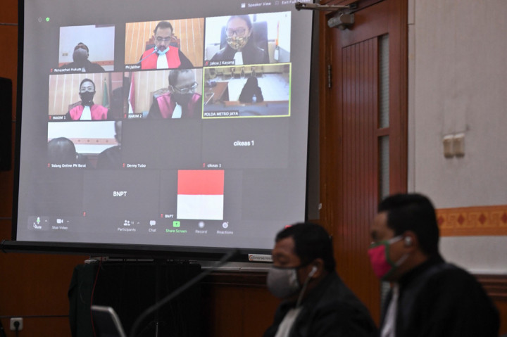 Majelis hakim memvonis terdakwa Syahrial Alamsyah alias Abu Rara 12 tahun penjara, terdakwa Fitri Diana sembilan tahun penjara dan terdakwa Samsudin alias Abu Basilah lima tahun penjara setelah dinyatakan bersalah melakukan tindak pidana terorisme serta perencanaan tindak pidana terorisme.