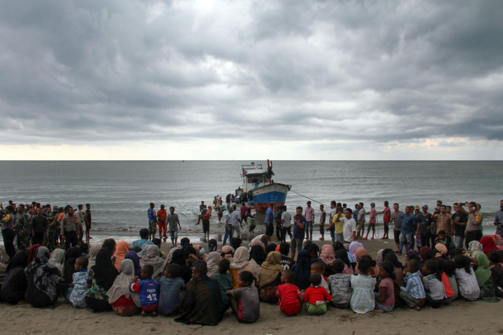 Awalnya, puluhan imigran Rohingya tersebut terdampar di perairan Seunuddon, Kecamatan Seunuddon, Aceh Utara pada Rabu, 24 Juni 2020. Kapal mereka ditemukan nelayan dalam kondisi rusak dengan jarak kurang lebih empat mil dari pesisir pantai.