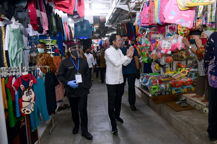 Dalam kunjungan kerja perdananya ke daerah di era adaptasi tatanan normal baru ini, Presiden mengatakan dirinya ingin melihat prakondisi tatanan normal baru pariwisata di kabupaten yang kerap dijuluki 'The Sunrise of Java' itu.