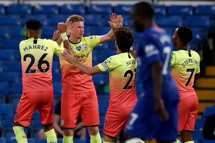 Tim tamu akhirnya berhasil menyamakan kedudukan pada menit ke-55 lewat eksekusi tendangan bebas Kevin De Bruyne yang melayang melewati pagar hidup sebelum menukik ke pojok kiri atas gawang tak terjangkau Kepa.