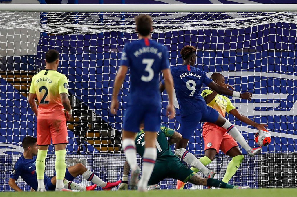 Pada menit ke-75, Ederson melakukan penyelamatan gemilang dengan memblok tembakan Tammy Abraham, bola liar berusaha disontek Pulisic tetapi Fernandinho berdiri di garis gawang untuk menolaknya.