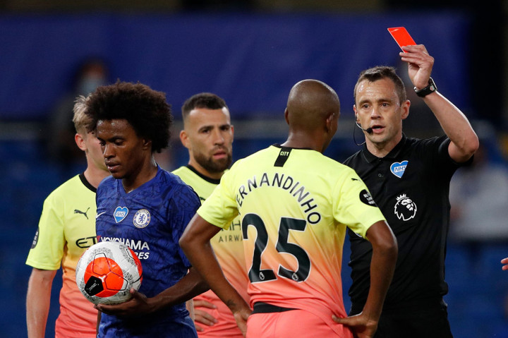 Akan tetapi wasit Stuart Attwell mendapat masukan dari VAR bahwa Fernandinho mengayunkan tangan kirinya untuk menghalau bola dan memberi hadiah tendangan penalti untuk tuan rumah sembari mengganjar kartu merah bagi pemain Brasil itu.