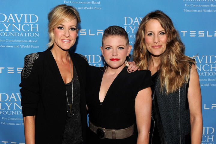 Trio country Amerika Serikat Dixie Chicks mengganti nama band jadi The Chicks, di tengah unjuk rasa nasional menuntut keadilan ras di negara itu.