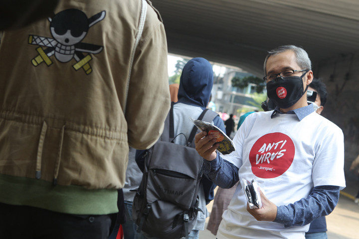 Adapun kegiatan berlangsung pada Jumat, mulai pukul 08.00-10.00 WIB di tiga titik, yaitu di depan Gedung Pusat Edukasi Antikorupsi KPK, sekitar Patung Pemuda Senayan, dan Gedung FX Sudirman, Jakarta. Kegiatan tersebut dihadiri langsung tiga pimpinan KPK, Lili Pintauli Siregar, Alexander Marwatam dan Nurul Gufron. MI/Pius Erlangga