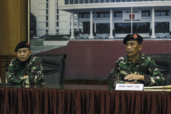 Di tempat yang sama, Kapuspen TNI Mayjen Sisriadi menyesalkan terjadinya insiden penembakan yang menyebabkan seorang prajurit TNI gugur saat melaksanakan tugas sebagai pasukan perdamaian PBB.