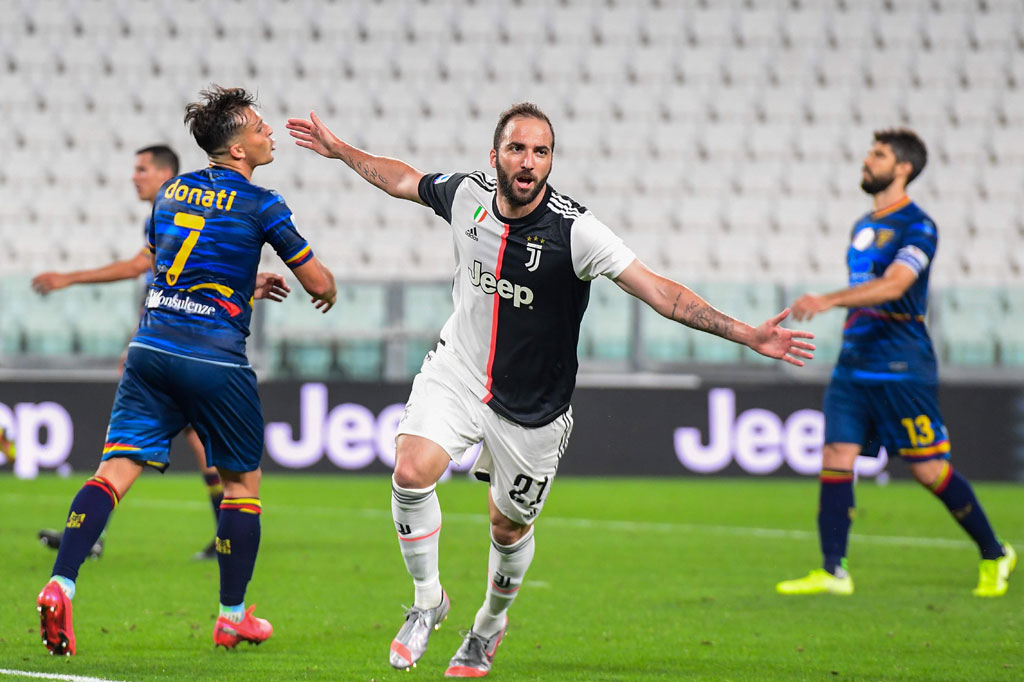 Ronaldo kemudian berubah peran menjadi pengumpan untuk gol ketiga Juve. Sepakan tumitnya terarah ke jalur pergerakan pemain pengganti Gonzalo Higuain, yang dengan sempurna mengonversi peluang untuk menjadi gol.