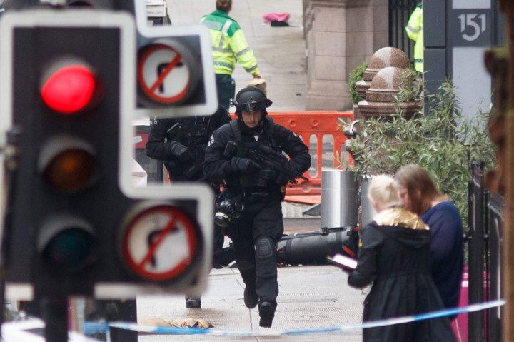 Polisi Skotlandia mengatakan bahwa insiden di hotel Park Inn di pusat kota tidak diperlakukan sebagai insiden teroris.